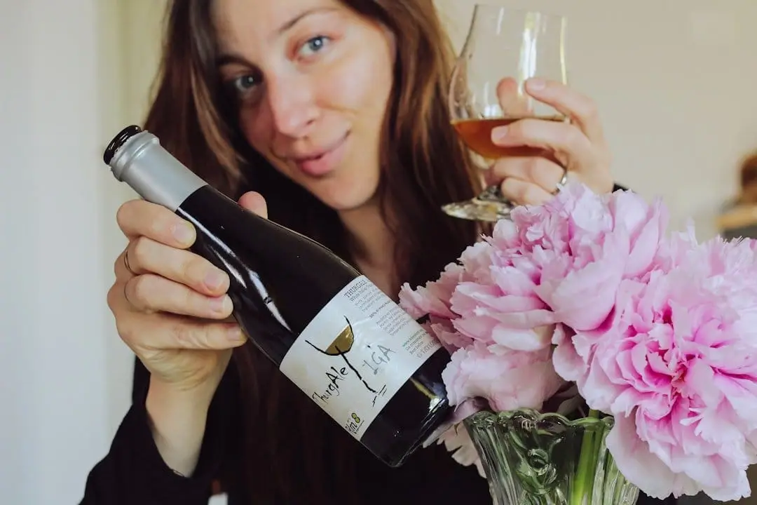 Utforska vinvärldens hemligheter med en sommelier illustration